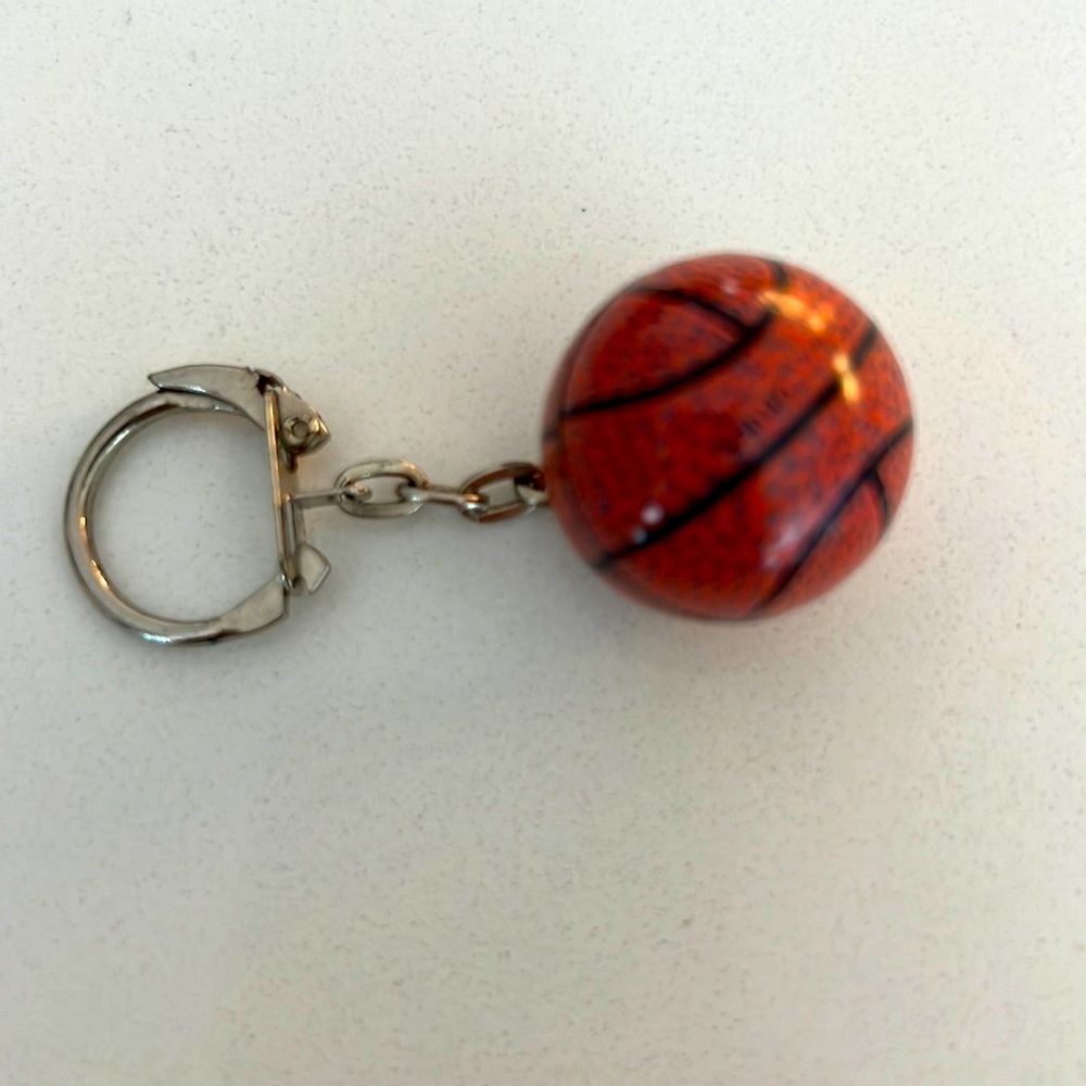 Basketball keychain - Picture 2 of 4